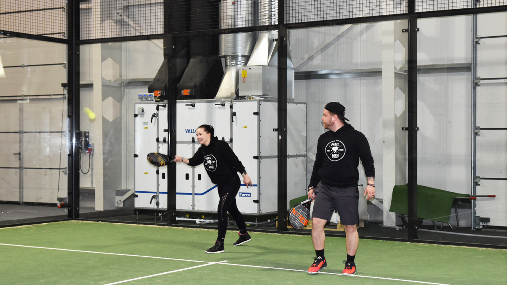 Innovatiivne tootekujundus ja Soome testitud kvaliteet – valmistatud professionaalsete oskustega padelhalli pureo 1694x953px